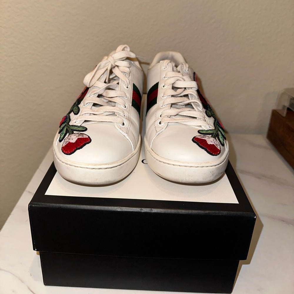 Gucci White Leather Sneakers with Red & Green Embroidered Detail